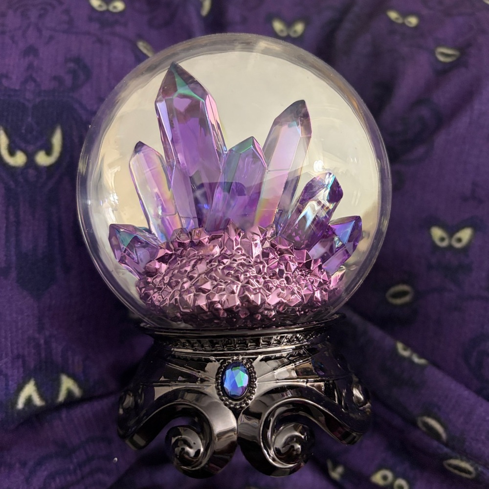 Purple Crystal Ball with Black Base plugin Wallflower